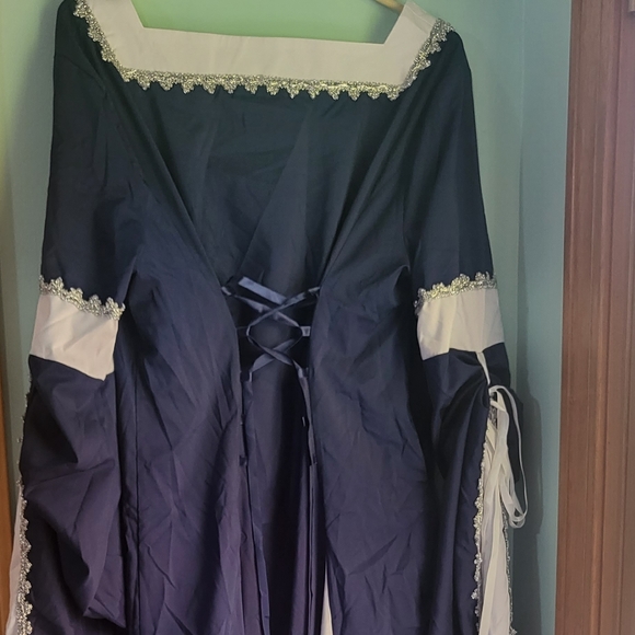 Medieval Halloween dress size 2x - Picture 2 of 3